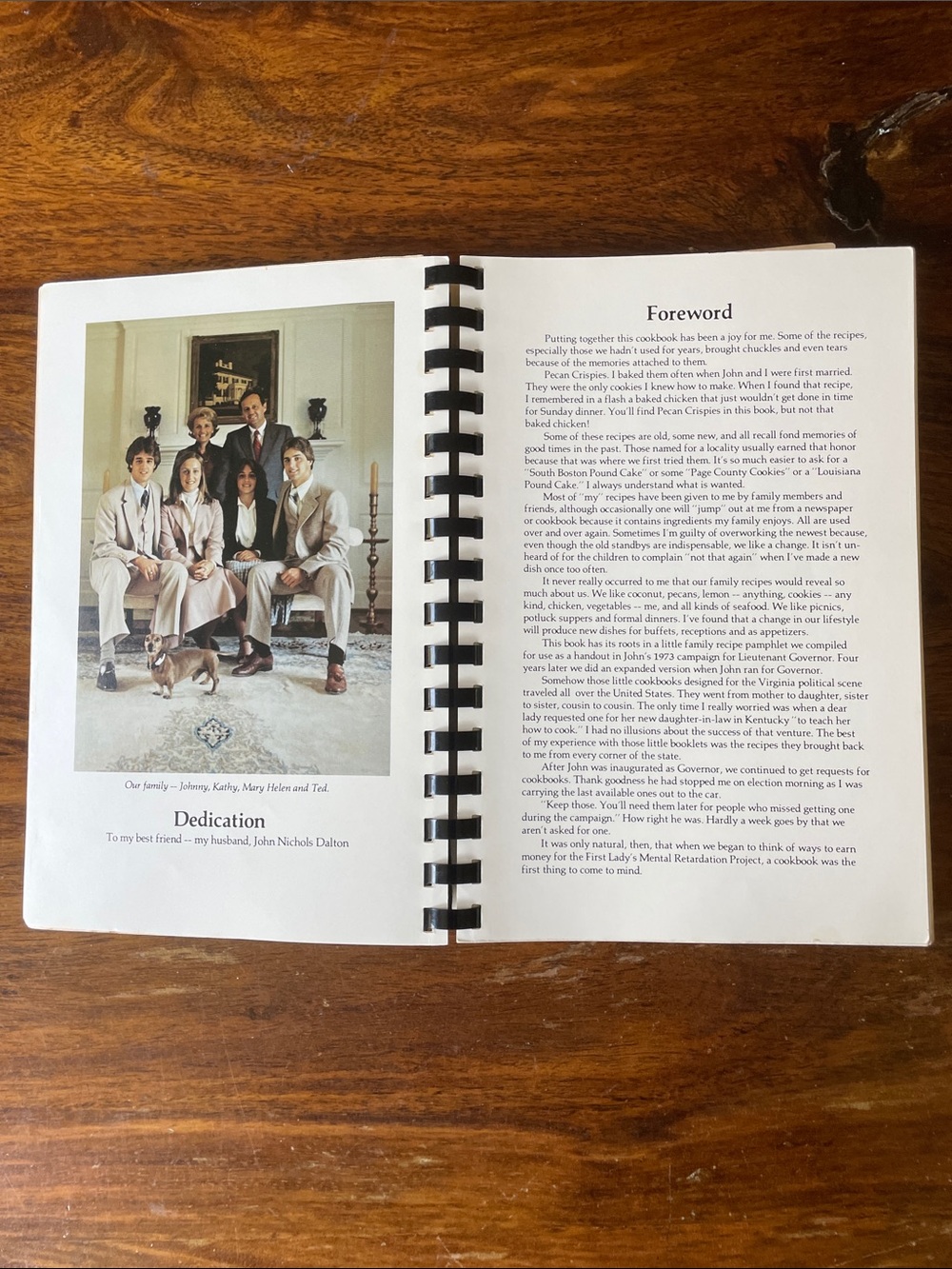 Dining With The Daltons Vintage Cookbook - Black Cover - Picture 9 of 13